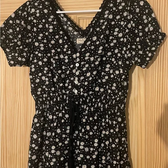 Black Floral Button-Up Dress - Picture 5 of 8